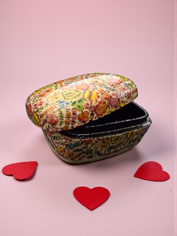 Blomstret smykkeskrin 